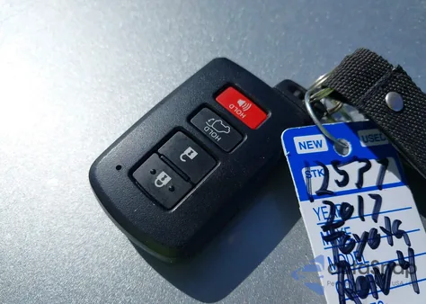 2017 Toyota Rav4 Se z USA, uszkodzony, nr VIN 2T3JFREVXHW688186